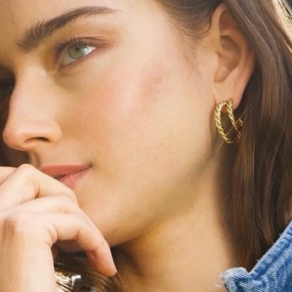 Rendor Victoria 1” Stud Hoop Earrings